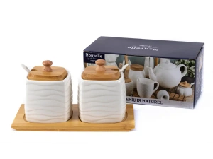 НАБОР БАНОК ДЛЯ СЫПУЧИХ ПРОДУКТОВ фарфоровых 2 шт. 280 мл с ложками на деревянной подставке  Nouvelle 101686 