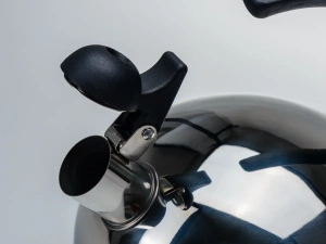 ЧАЙНИК со свистком 2,2 л из нержавеющей стали с пластмассовой ручкой  Home Line 94133