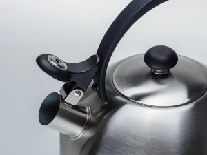 ЧАЙНИК со свистком 2,5 л из нержавеющей стали с пластмассовой ручкой  Home Line 90784