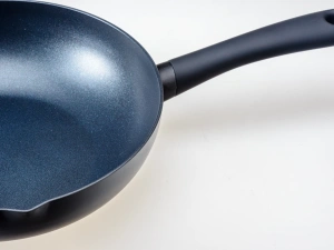 СКОВОРОДА-ВОК алюминиевая с антипригарным покрытием 28 см   110378