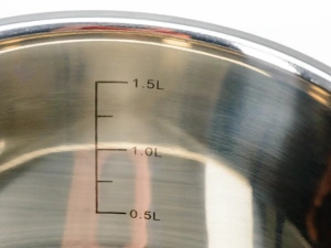 СОТЕЙНИК из нержавеющей стали со стеклянной крышкой 16 см/1,5 л   105355